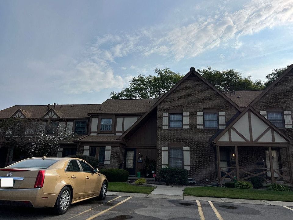 2nd image of 28574 Regent Ct S #6