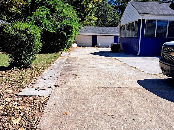 2nd image of 1928 Columbia Dr