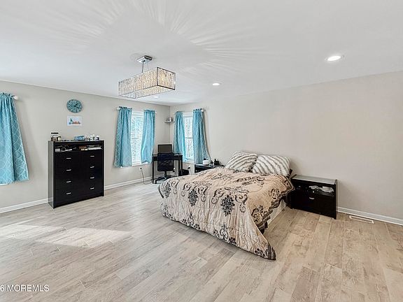 4th image of 260 Perrineville Road
