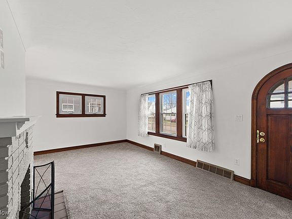 3rd image of 16809 Melgrave Ave