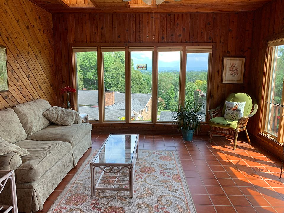 SUNROOM HEATED & COOLED
