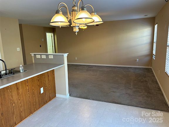 5th image of 2215 Ballingarry Dr