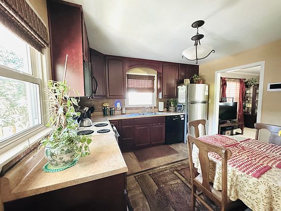 3rd image of 3314 W Virginia St