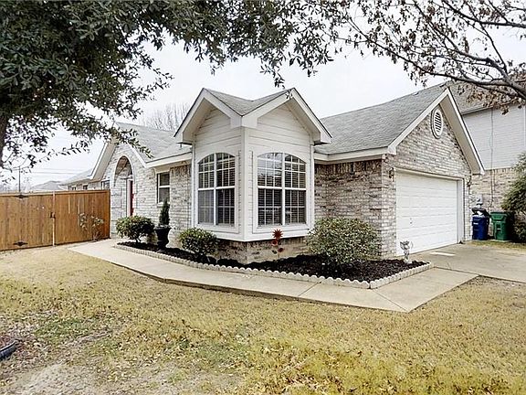 2nd image of 906 Park Row Cir