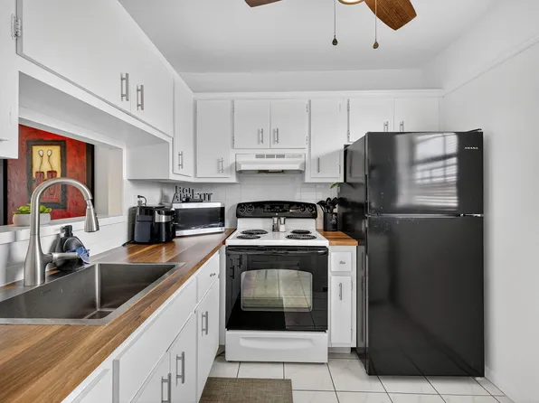 4431 NW 16th Street #H207, Lauderhill, FL 33313