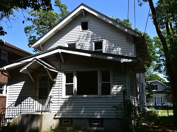 3rd image of 920 N Ash St
