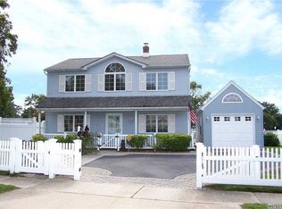 108 Haven Ln, Levittown, NY 11756