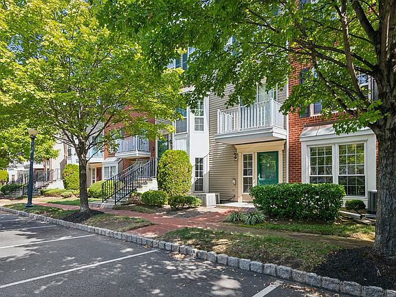 3rd image of 10 Buttonwood St