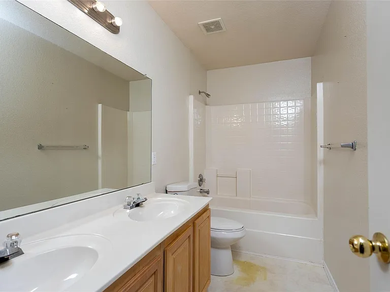 1305 Auburn Dr — Photo 12