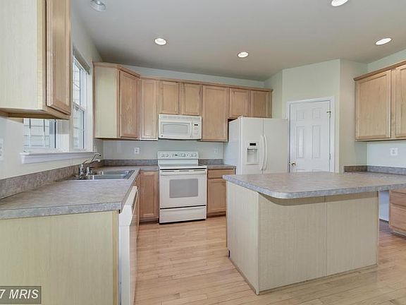 5th image of 11572 Cavalier Landing Ct