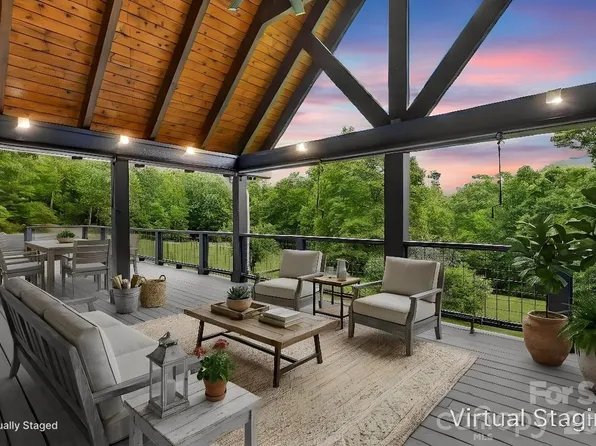 97 Whippoorwill Ln, Fairview, NC 28730