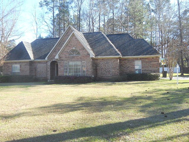 1st image of 605 Edgewater Dr