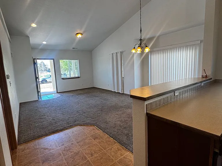 1208 W Malaga Ave — Photo 5