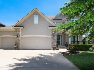 11421 S Lakecrest Dr, Olathe, KS 66061