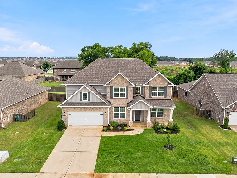 175 Slade Thomas Dr — Photo 2