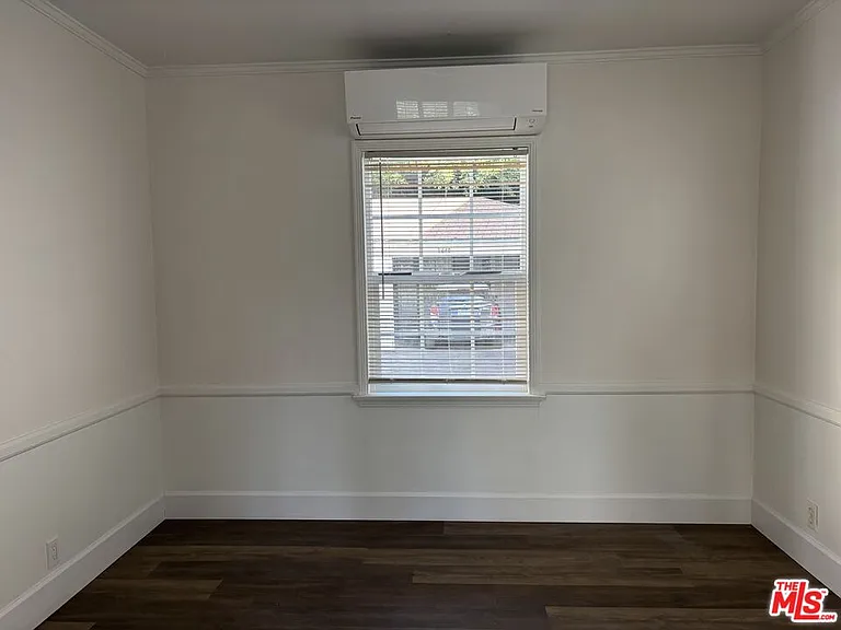 1638 Greenfield Ave — Photo 10