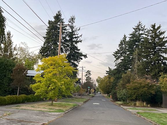 4th image of 7822 SE Henry St