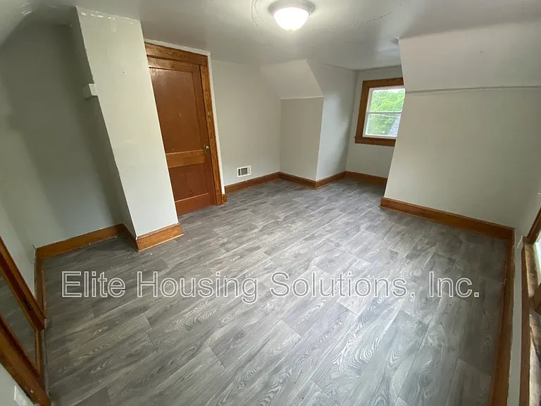 765 N 8th St — Photo 15