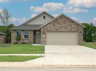 203 Maverick Trl SW, Valley View, TX 76272
