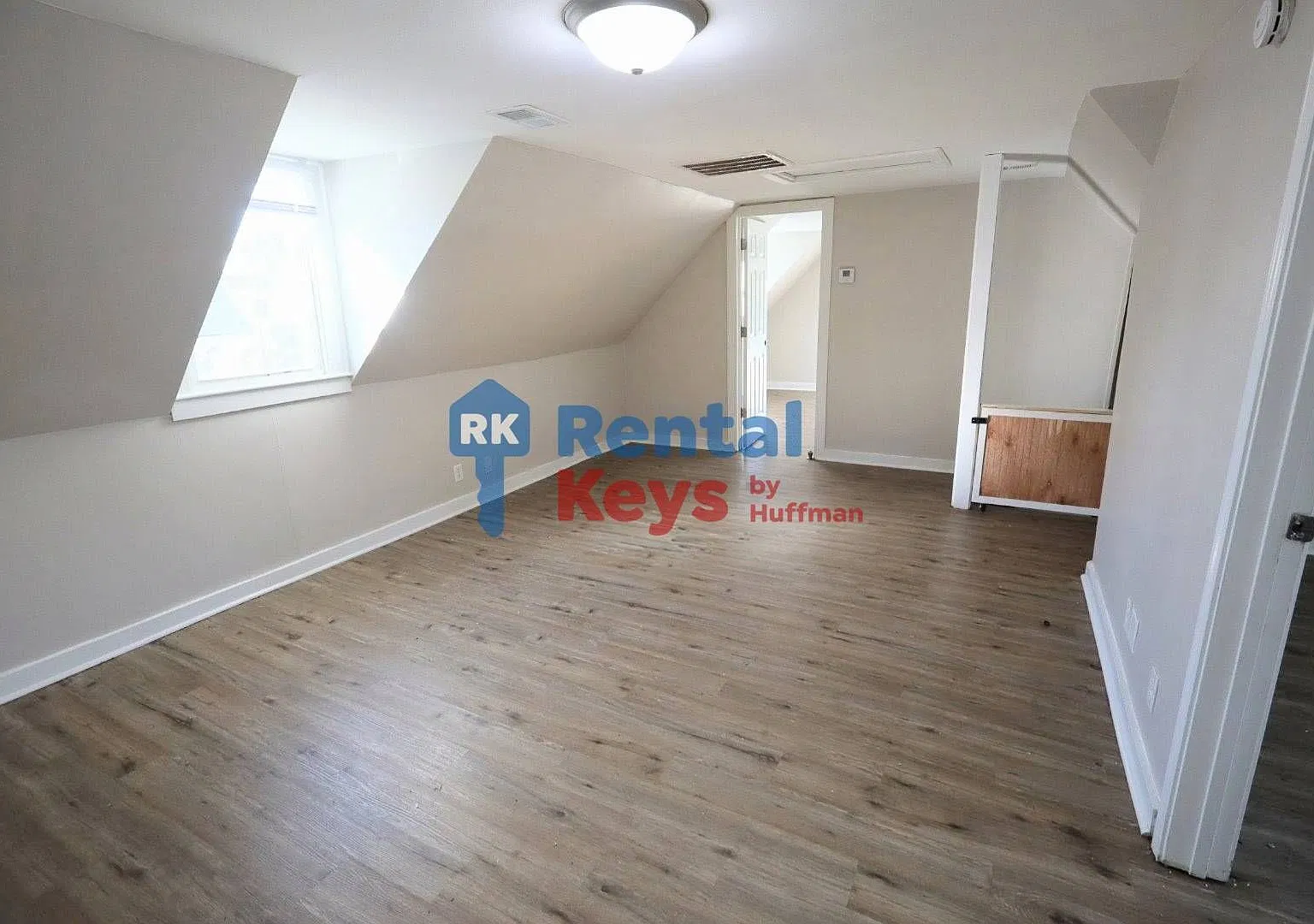 409 East Franklin Street — Photo 4