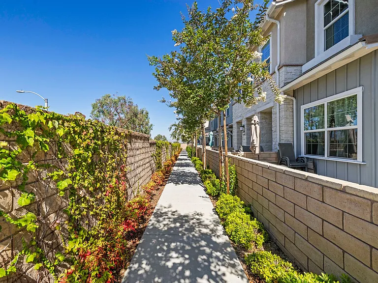 22760 Harmony Dr — Photo 42
