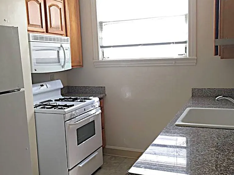 2320 Haste St #12 — Photo 4