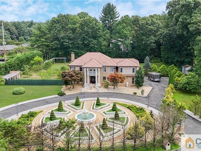 1 Beaverdam Dr, East Brunswick, NJ, 08816