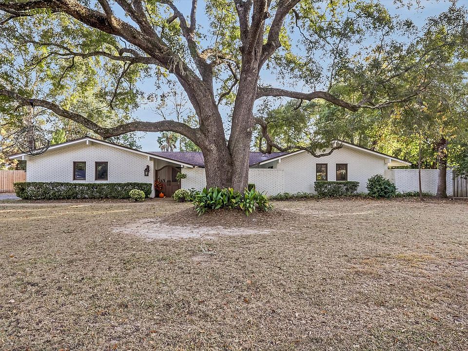 1st image of 2321 Clare Dr