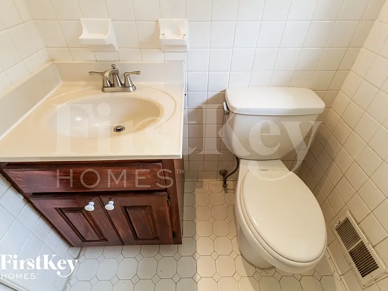 2256 Street Deville — Photo 13