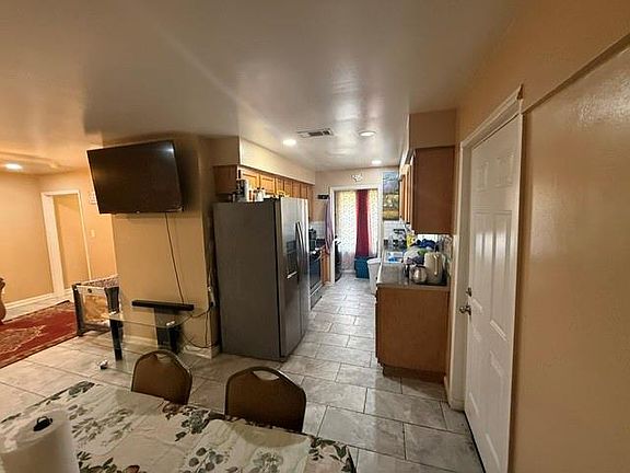 4th image of 920 27th St