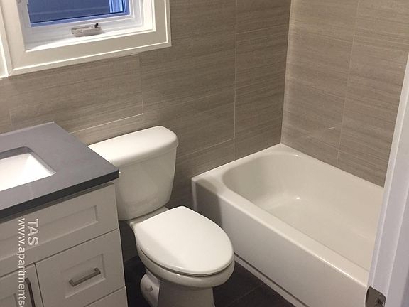 4th image of 2538 N Southport Ave #2F2F