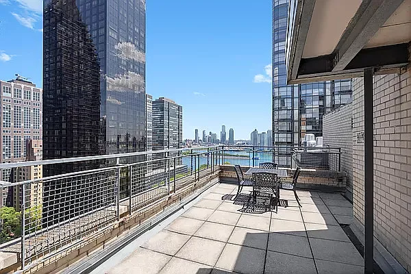 Rented by City Connections Realty | media 7