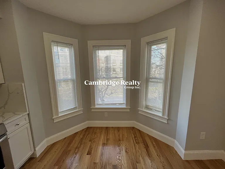 372 Oxford St #3T — Photo 4
