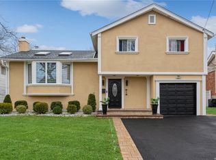 1000 Woodoak Dr, Baldwin, NY 11510