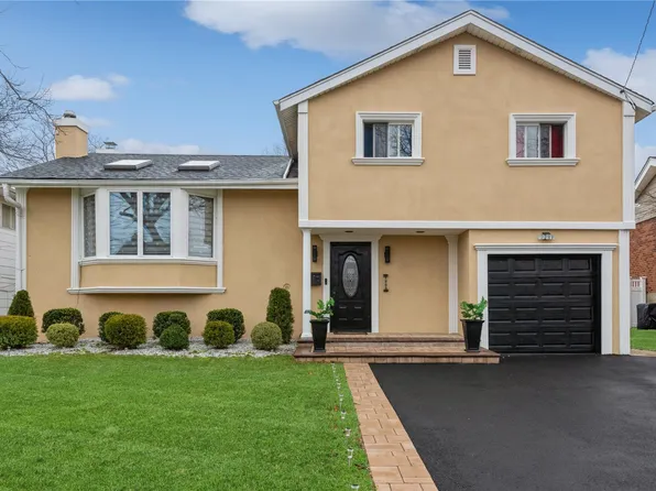 1000 Woodoak Drive, Baldwin, NY 11510