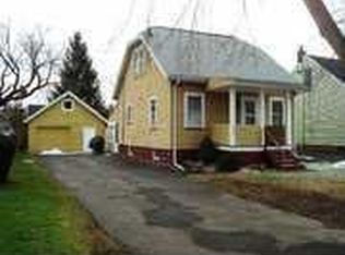 943 Whitlock Rd, Irondequoit, NY 14609