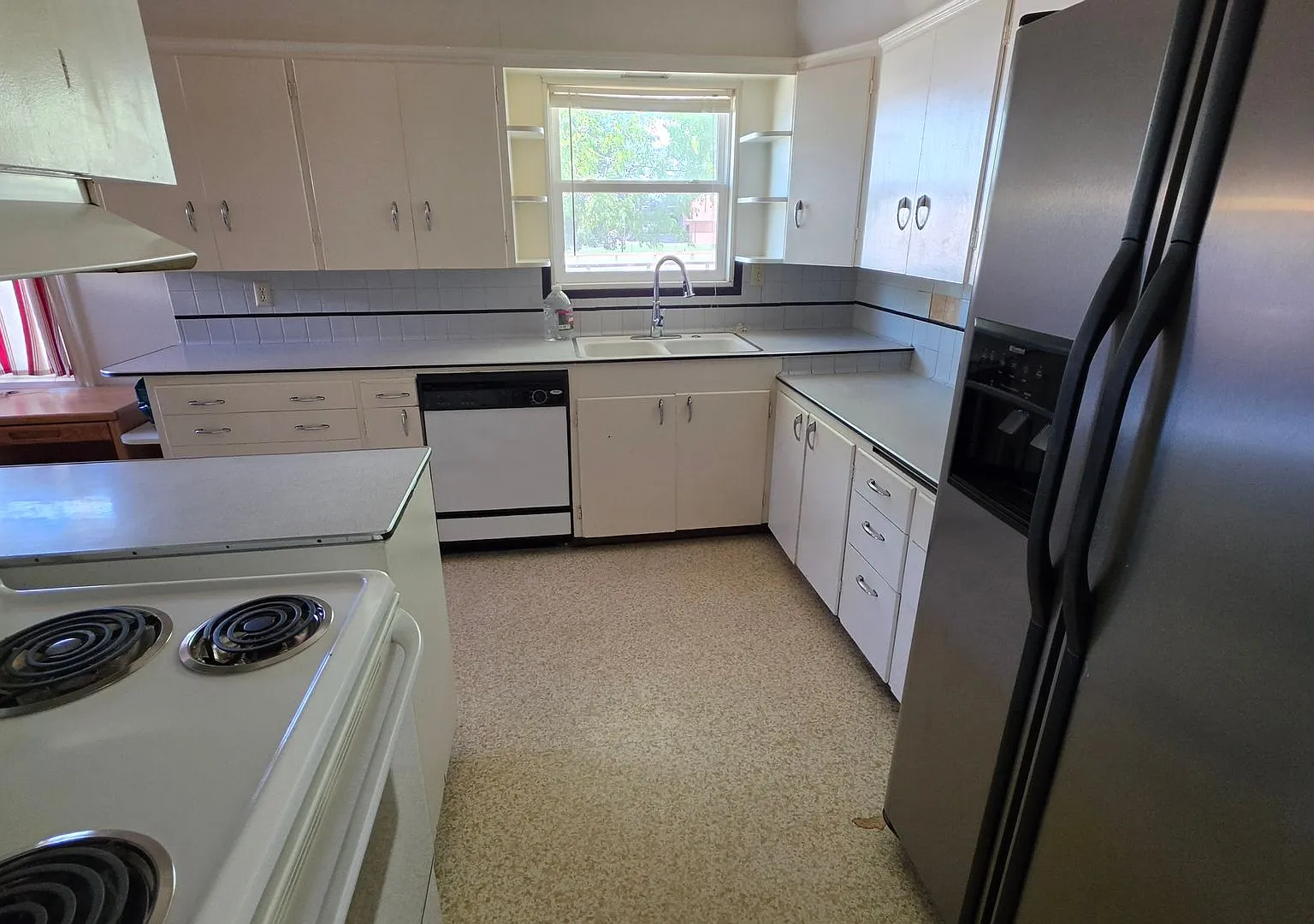 Nice 3 bed, 1 bath next to EOU — Photo 4
