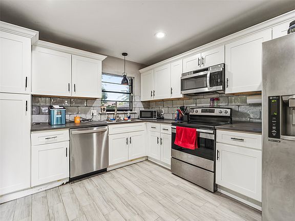 2nd image of 1401 Richard St