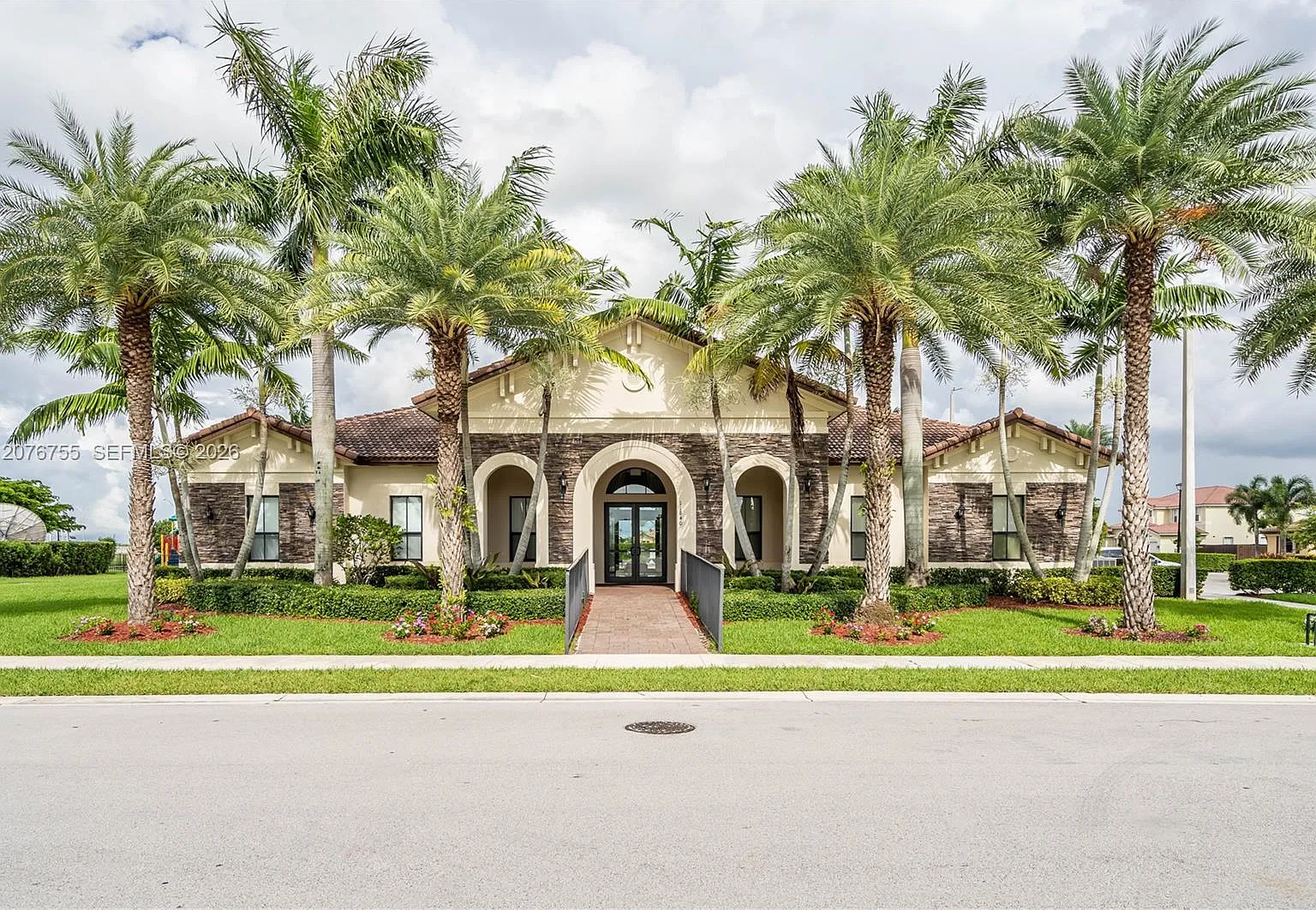 3 bed, 2.5 bath, $3,000 — Photo 1