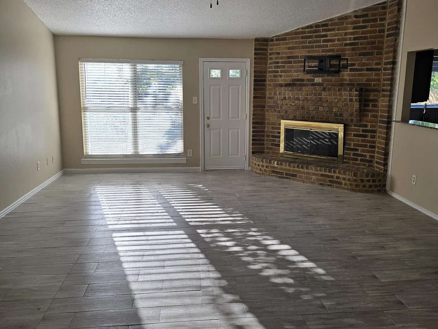 3 bed, 1470 sqft, $2,275 — Photo 3