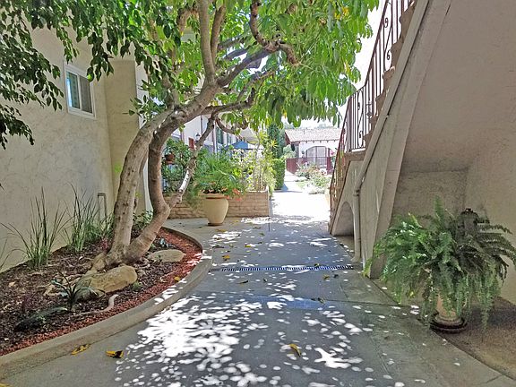 2nd image of 5229 Balboa Blvd Unit 7