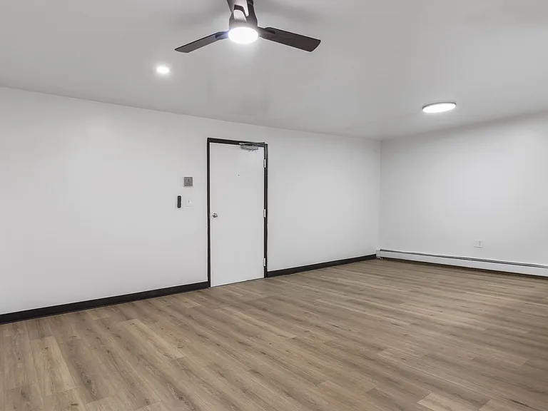 Wehnwood Court Apartments — Photo 42