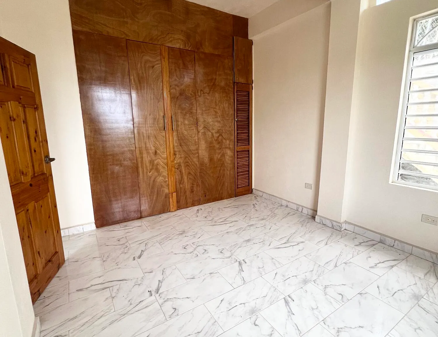 2 bed, 900 sqft, $1,600 — Photo 4