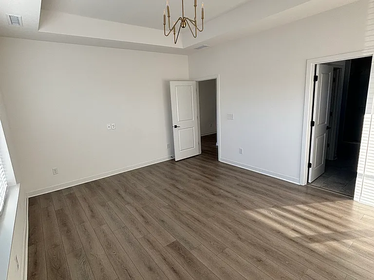 15109 Larchwood Dr — Photo 14
