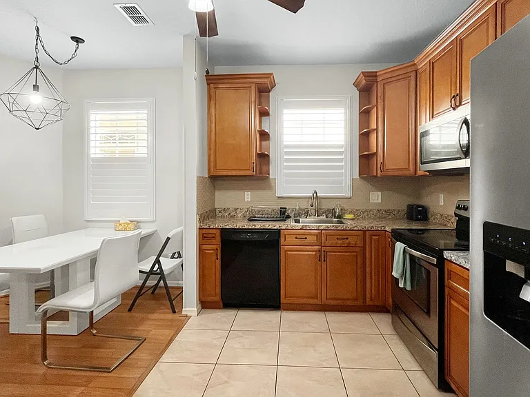 6400 46th Ave N #10 — Photo 3