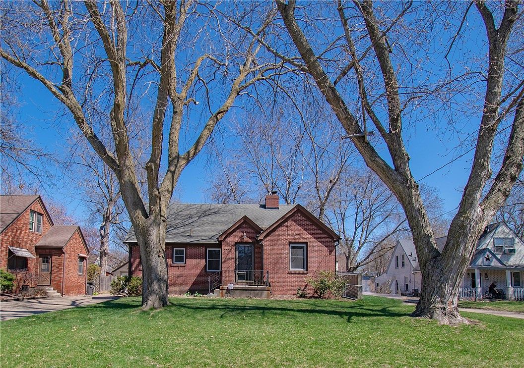 2723 45th St, Des Moines, IA 50310 Zillow