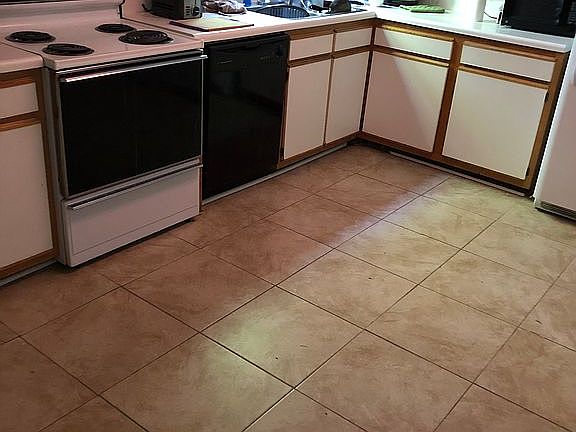 2nd image of 200 Janie Ln