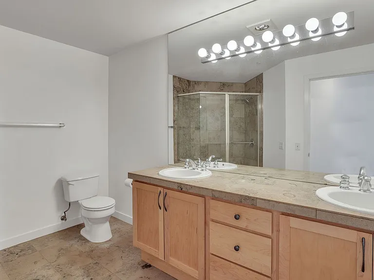 300 110th Ave NE #605 — Photo 21