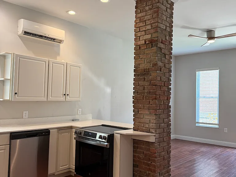 933 Prospect St — Photo 4