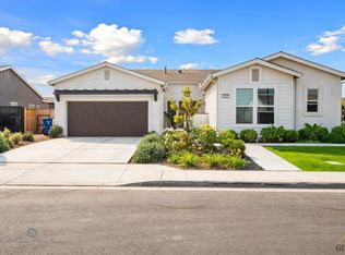 9215 Majestic Falls Ln, Shafter, CA 93263